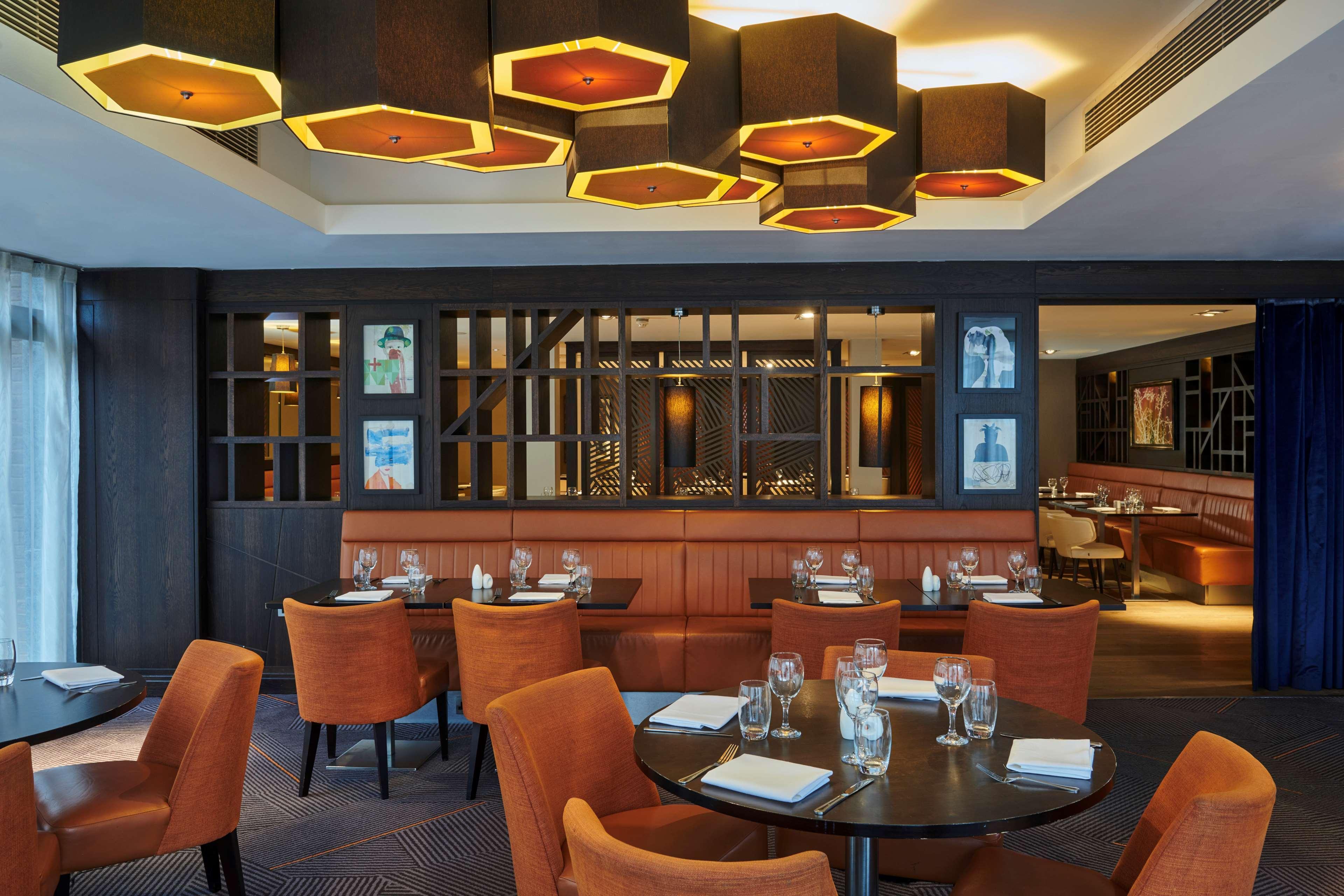 Отель Doubletree By Hilton London Ealing Экстерьер фото