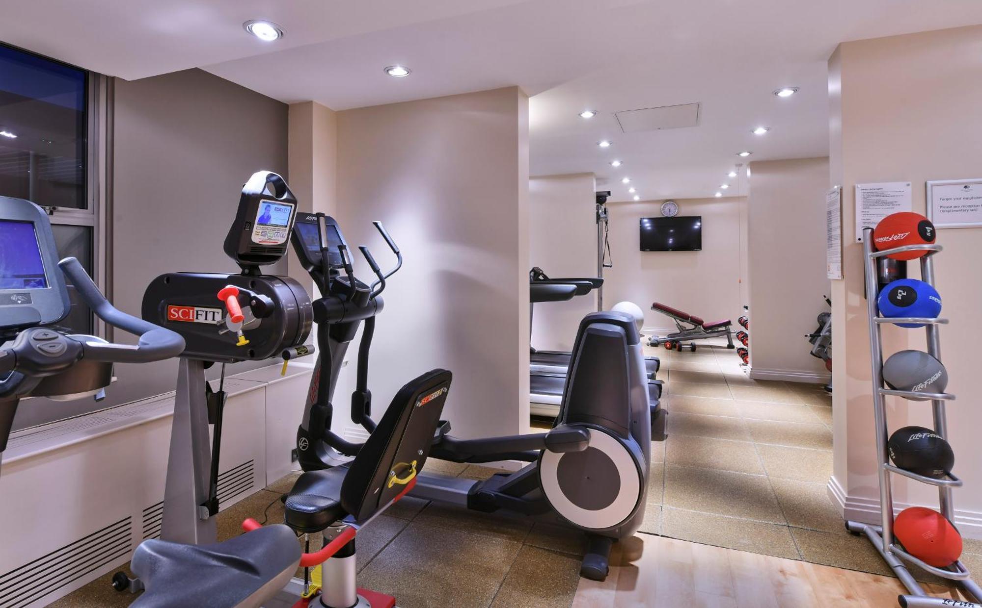 Отель Doubletree By Hilton London Ealing Экстерьер фото