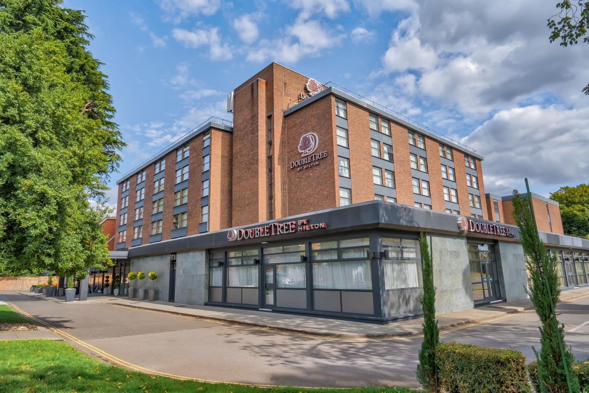 Отель Doubletree By Hilton London Ealing Экстерьер фото