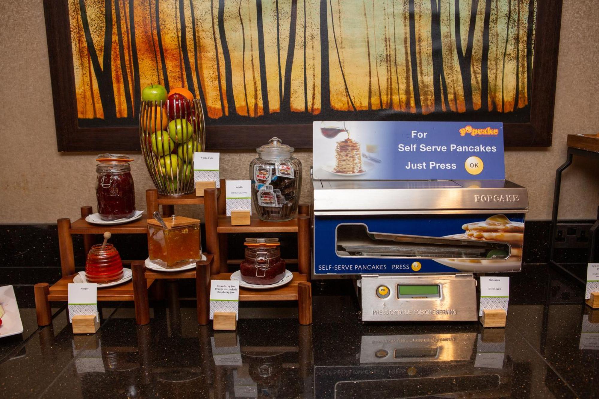 Отель Doubletree By Hilton London Ealing Экстерьер фото