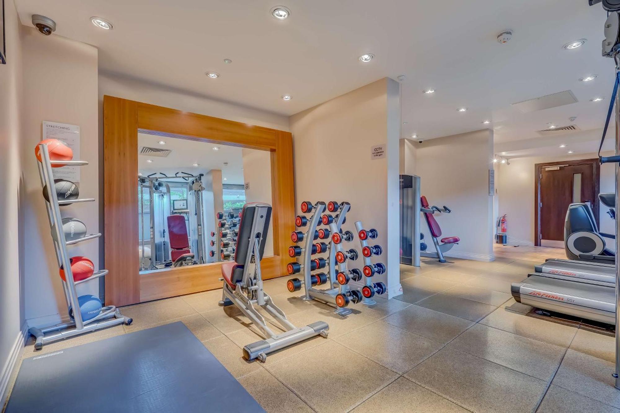 Отель Doubletree By Hilton London Ealing Экстерьер фото