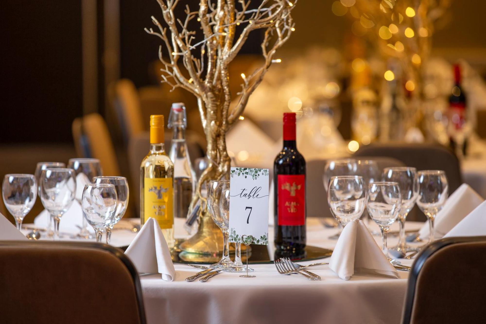 Отель Doubletree By Hilton London Ealing Экстерьер фото