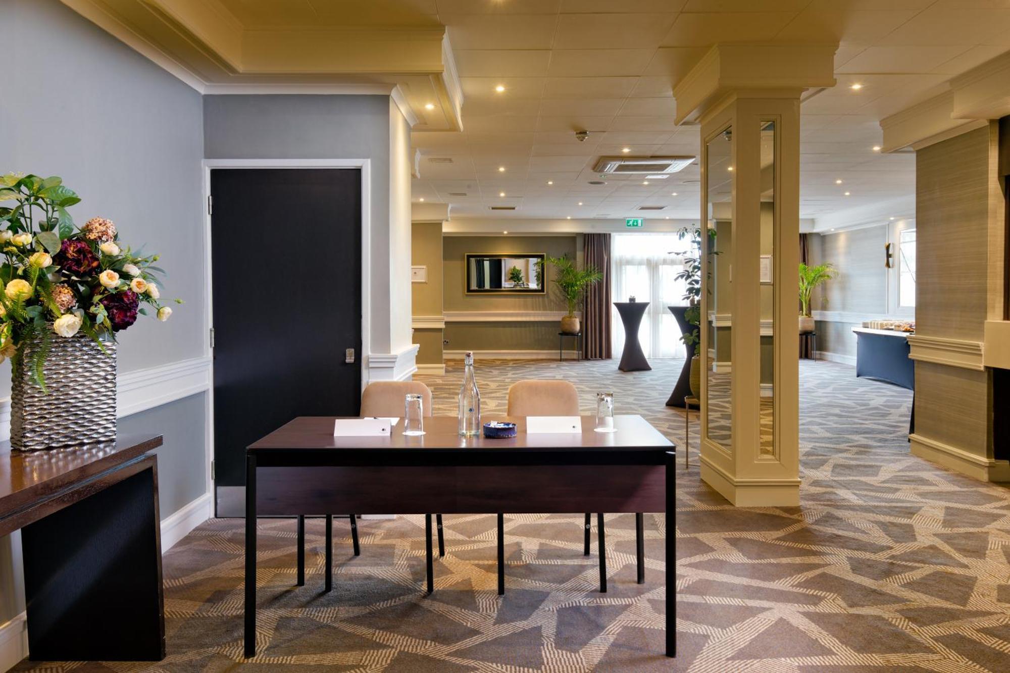 Отель Doubletree By Hilton London Ealing Экстерьер фото