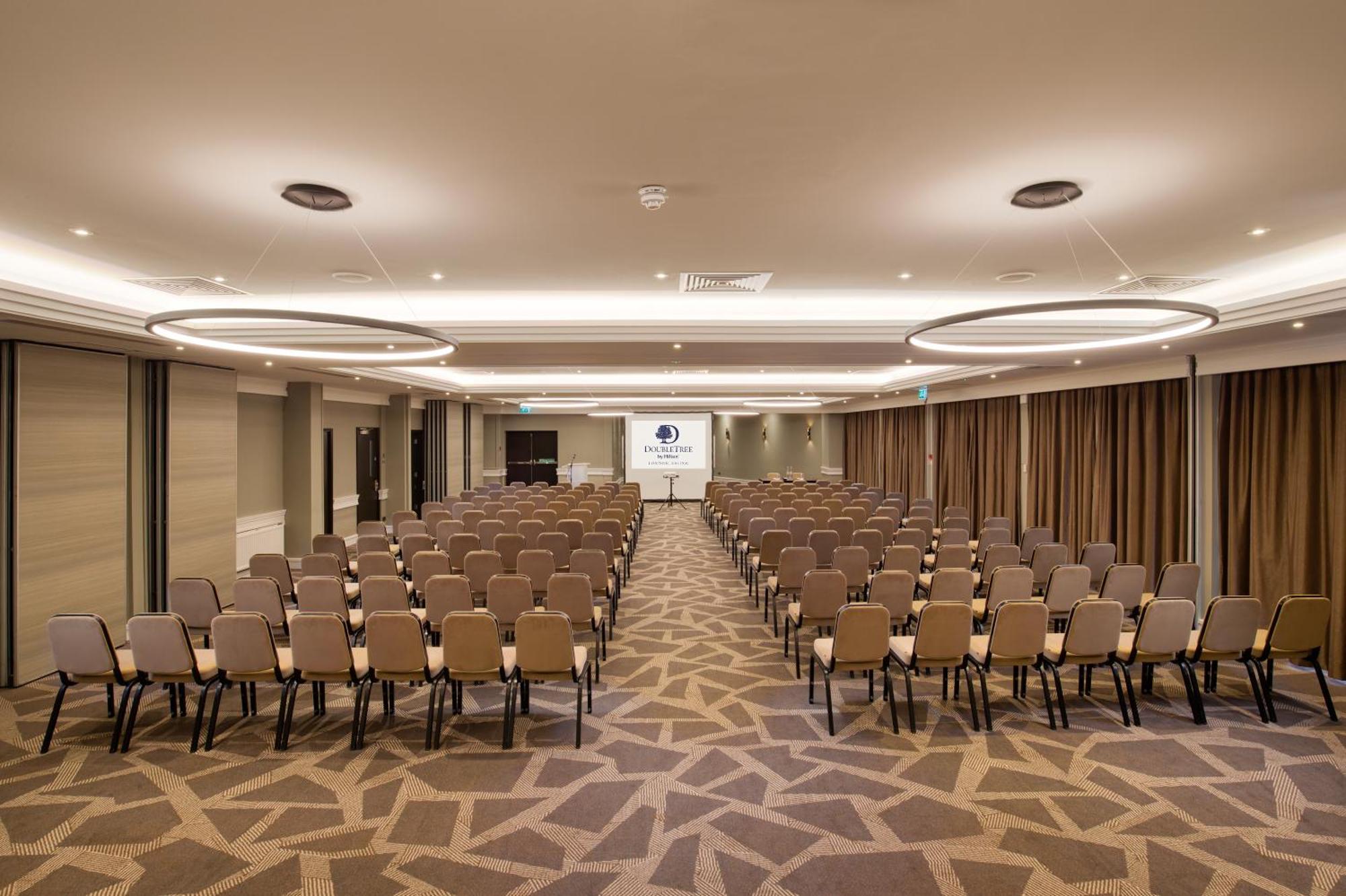 Отель Doubletree By Hilton London Ealing Экстерьер фото