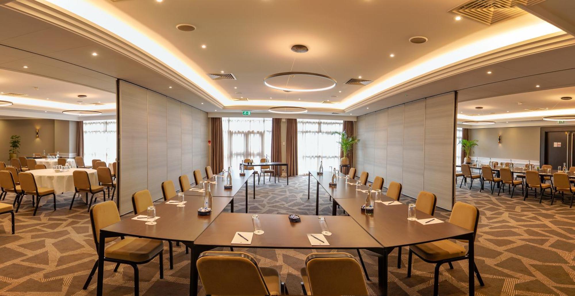 Отель Doubletree By Hilton London Ealing Экстерьер фото